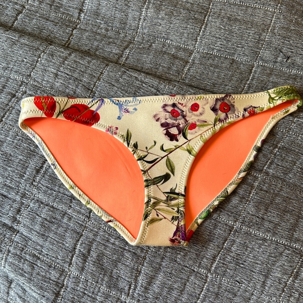 Triangl Womens Ivory Floral Bikini Swimsuit Bottom Size M